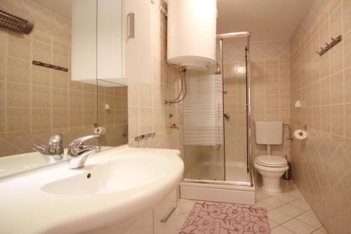 Kúpeľňa v ubytovaní Apartment Pintar Beach