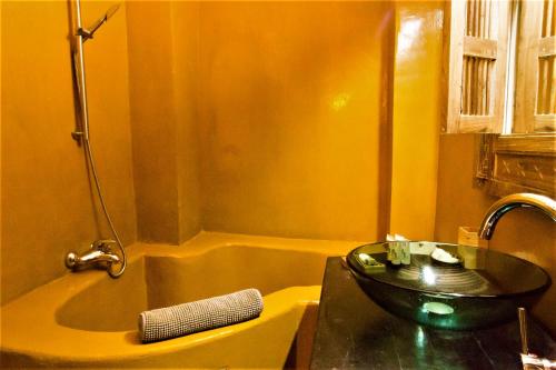 Bilik mandi di Kholle House