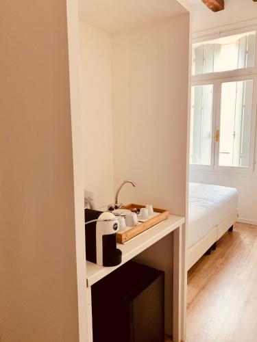 a room with a bed and a table with a toaster at Palazzo Otello 1847 Wellness & Spa in Vicenza