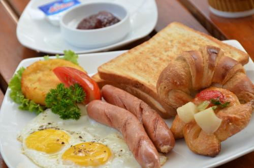 Jídlo v hotelu nebo okolí