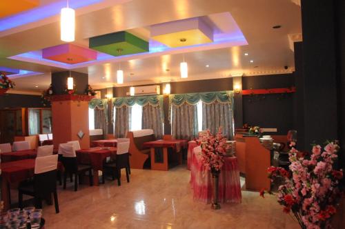 Un restaurante u otro lugar para comer en Hotel Barbareek