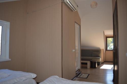 Llit o llits en una habitació de Millennium Rabati