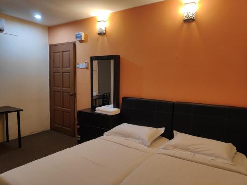 a bedroom with a large bed and a mirror at StarVilla Kinta River Front Medan Istana in Ipoh