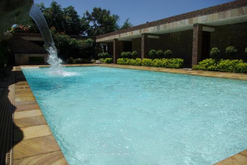 The swimming pool at or close to Columbus Guest House