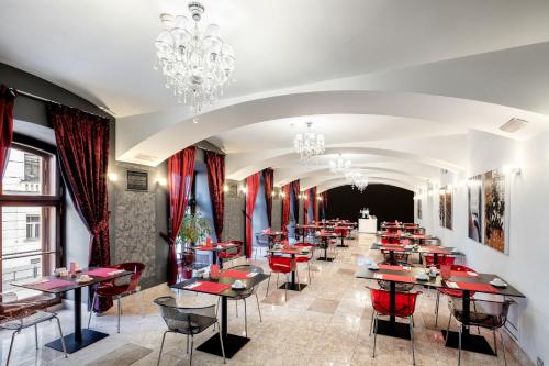 Reštaurácia alebo iné gastronomické zariadenie v ubytovaní Barceló Brno Palace