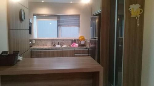 Kuchyň nebo kuchyňský kout v ubytování Lindo Apartamento Vista Mar