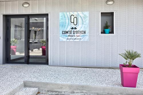 グラディニャンにあるLogis Hotel Restaurant & SPA Au Comte d'Ornonのギャラリーの写真