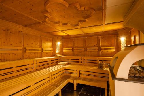 an empty room with wooden walls and a ceiling at DAS BADL - Smart Retreat AO in Caldaro
