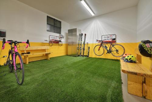 Montar en bicicleta en Chalet Goloseria o alrededores