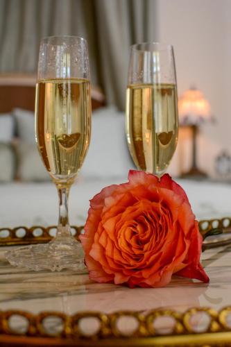 a rose and two glasses of champagne on a table at The Towers Bed & Breakfast in Milford