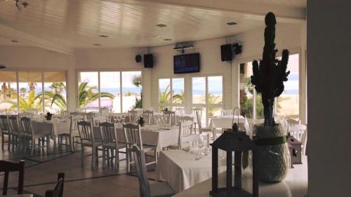 Un restaurante u otro lugar para comer en Traiano Suite