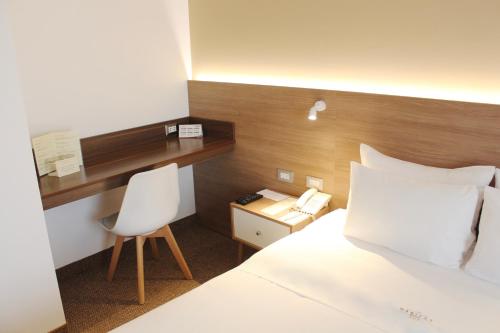 Postel nebo postele na pokoji v ubytování Habitat Hotel