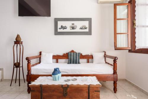 a bedroom with a bed and a table with a table sidx sidx sidx at Villa Notos in Adamantas