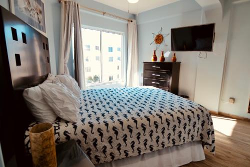 Cama o camas de una habitación en Maz4you Beachfront Condo