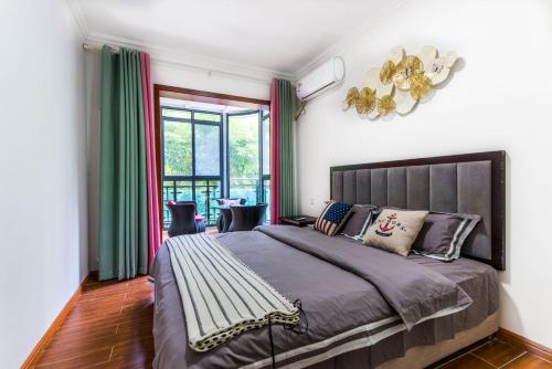 a bedroom with a large bed and a large window at Chengdu Qingyang·Kuanzhai Alley· Locals Apartment 00170590 in Chengdu