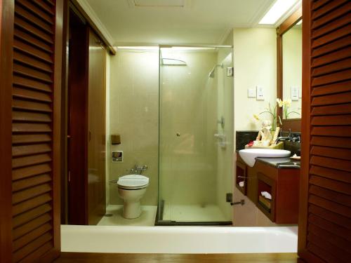
Un baño de Grand Mirage Resort & Thalasso Bali
