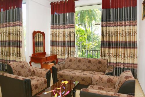Ruang duduk di Lake Edge Holiday Inn