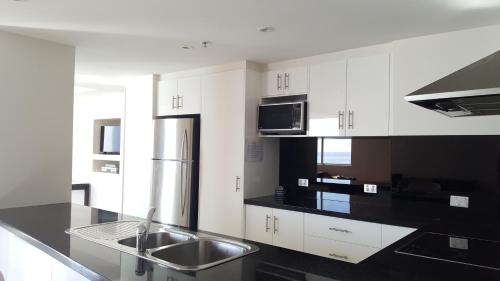 3 Bedroom Penthouse - Full Kitchen & View - Apartments for ... - Airbnb - Penthouse Apartment View With Kitchen Furniture