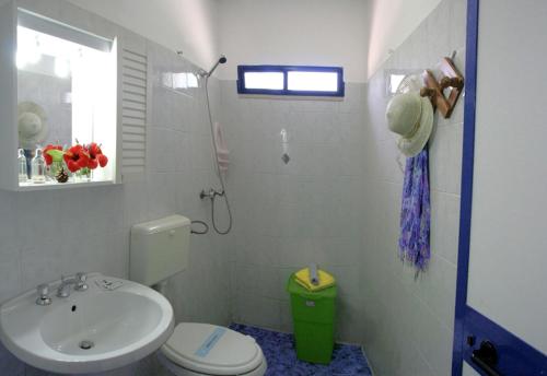 a bathroom with a sink and a toilet and a window at Camping Villaggio Lamaforca in Torre Santa Sabina