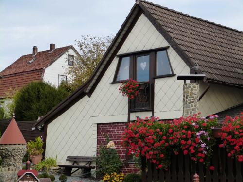 a house with flowers on the side of it at Ferienhaus Cramer in Walkenried