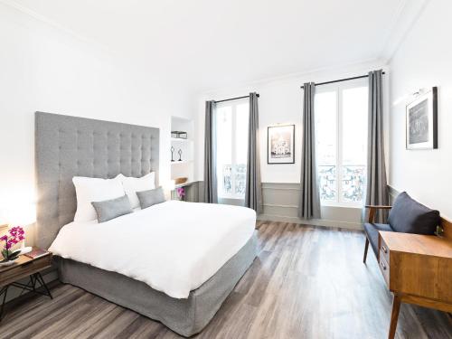 Postel nebo postele na pokoji v ubytování LivinParis - Luxury 3 & 4 Bedrooms Montmartre I