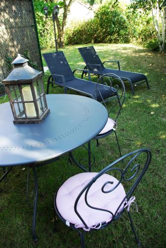 a group of blue tables and chairs in the grass at Charmes de Velupont with Wellness in Braives