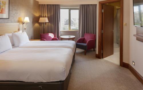 Ένα ή περισσότερα κρεβάτια σε δωμάτιο στο Cambridge Belfry Hotel & Spa