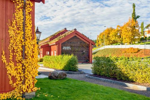 Taman di luar Angvik Gamle Handelssted - by Classic Norway Hotels