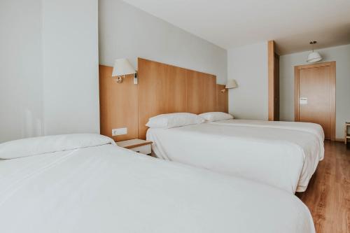 Hotel Isasaにあるベッド