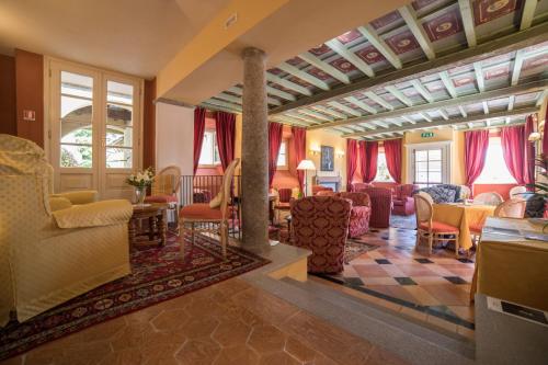 Posezení v ubytování Hotel Cannero