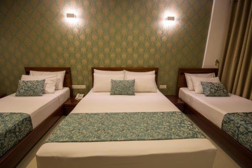 Ceyloni City Hotelにあるベッド