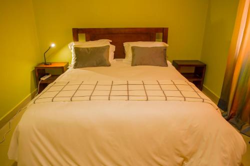 Postel nebo postele na pokoji v ubytování MAMIKKI Hotel Apartments