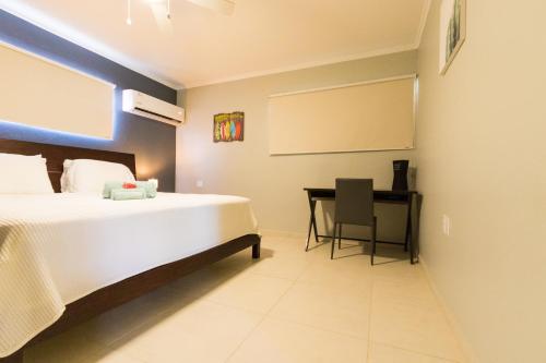 Cama ou camas em um quarto em Little Cactus Apartments Aruba