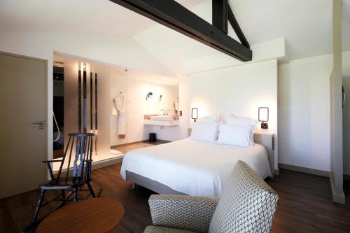 Postel nebo postele na pokoji v ubytování Auberge Du Paradis