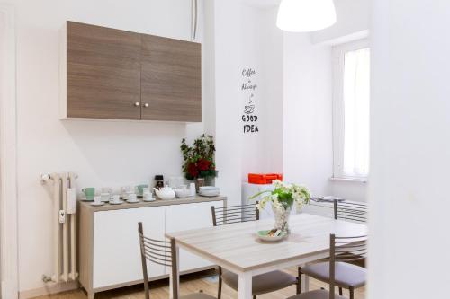 a kitchen and dining room with a table and chairs at El Dorado Vatican in Rome