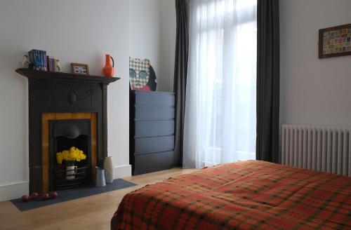 Letto o letti in una camera di Bright and Elegant 2 Bedroom Flat, near Notting Hill