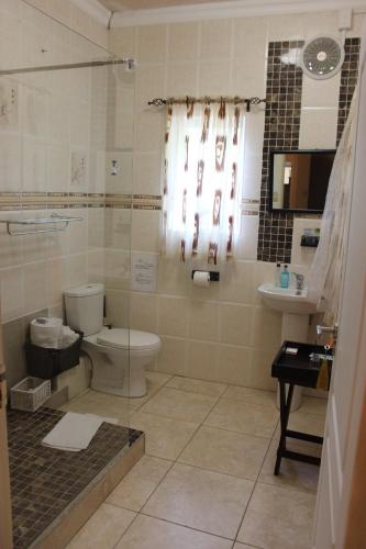 Bilik mandi di Lumley's Place Guesthouse