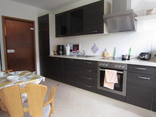 Η κουζίνα ή μικρή κουζίνα στο Apartment Freynik