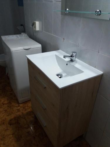 a bathroom with a sink and a toilet at Habitaciones cerca del mar in Reus