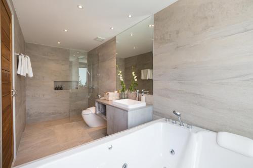 Koupelna v ubytování Moonstone - Samui's Premier Private Villa