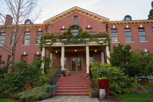 McMenamins Grand Lodgeにある庭