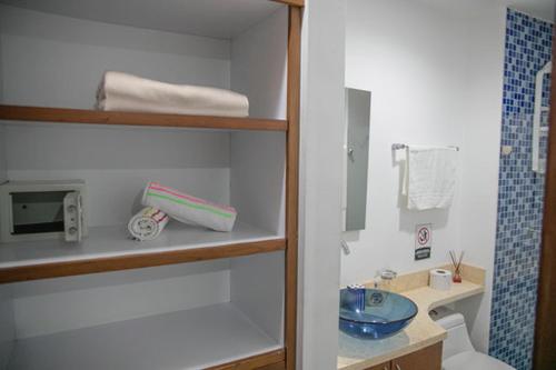 a bathroom with a sink and a toilet in a room at Apto en Cartagena de Indias in Cartagena de Indias