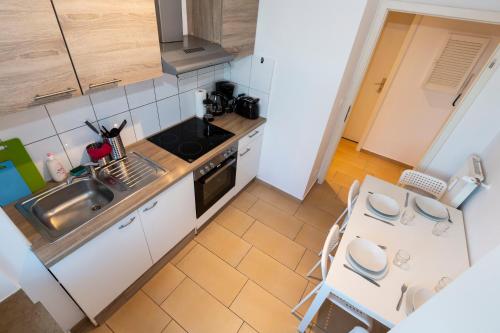 Dapur atau dapur kecil di AVR Apartment HOF 8