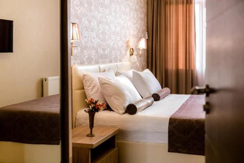 Una cama o camas en una habitación de Dat Exx Apartments