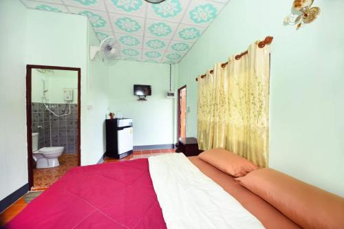 Postel nebo postele na pokoji v ubytování Phu Chaem House