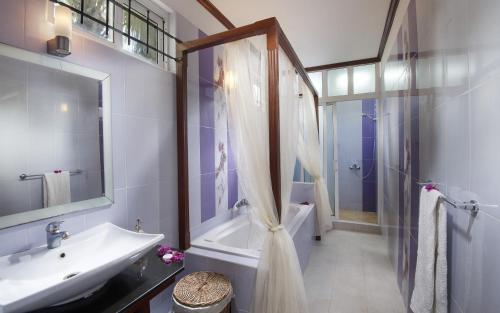 Koupelna v ubytování Talamba Blue