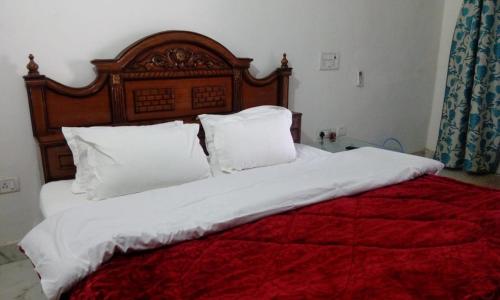 Ένα ή περισσότερα κρεβάτια σε δωμάτιο στο Lime-Villa on Ganga Ghat