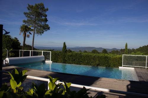Afbeelding uit fotogalerij van Les Clèdes du Mazel in Banne