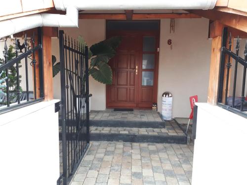 an entrance to a house with a wooden door at Kertvárosi Apartman in Tiszaújváros