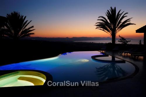 Bazén v ubytování ELITE Amazing Villa with Heated Pool by Coral Sun Villas nebo v jeho okolí